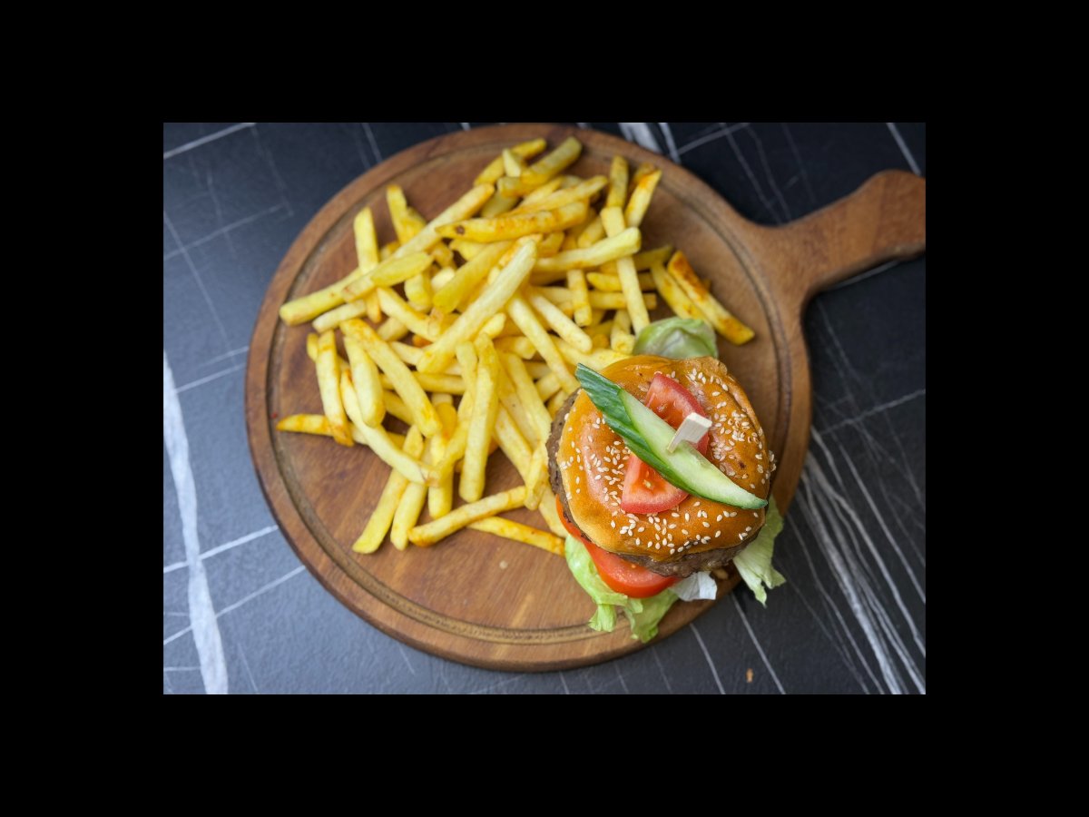 Beef Burger with Chips
